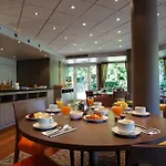 Ibis Paris Velizy Μεντόν