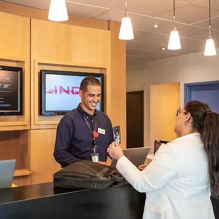 Ibis Paris Velizy ميدو