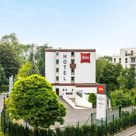 Ibis Paris Velizy Otel 3*