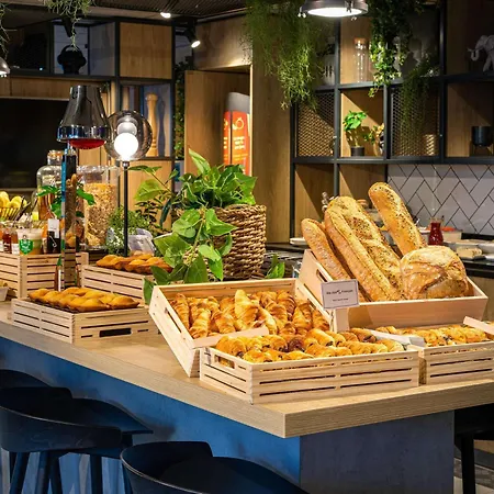 Ibis Paris Velizy Hotel
