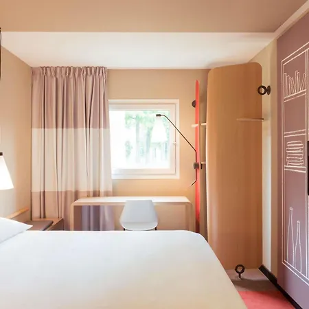 Ibis Paris Velizy 3*
