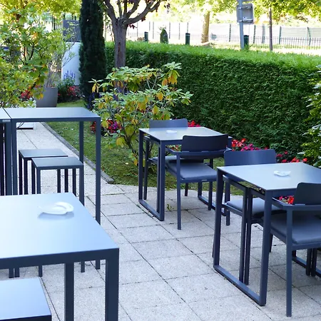 Ibis Paris Velizy Hotel