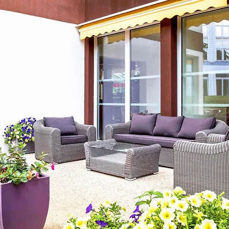 Ibis Paris Velizy 호텔 뫼동