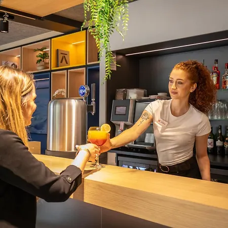 Ibis Paris Velizy מלון מדון
