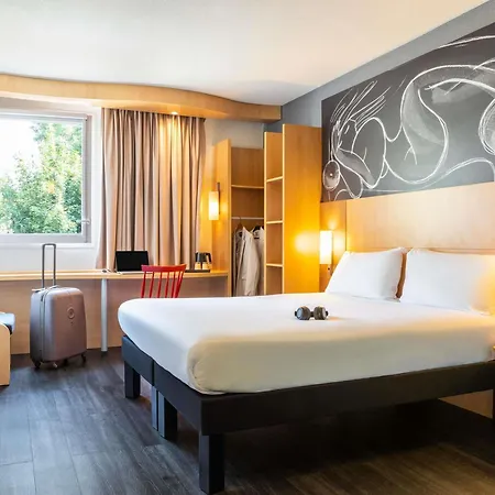 Ibis Paris Velizy מלון 3*