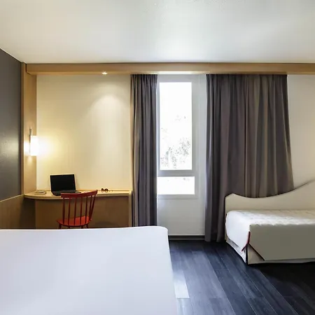Otel Ibis Paris Velizy 3*