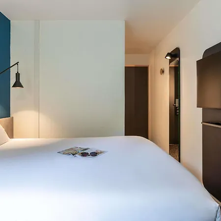 Ibis Paris Velizy 3* מדון