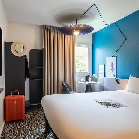 Ibis Paris Velizy 3* Μεντόν