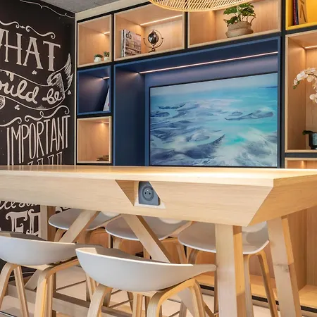 Ibis Paris Velizy Hotel