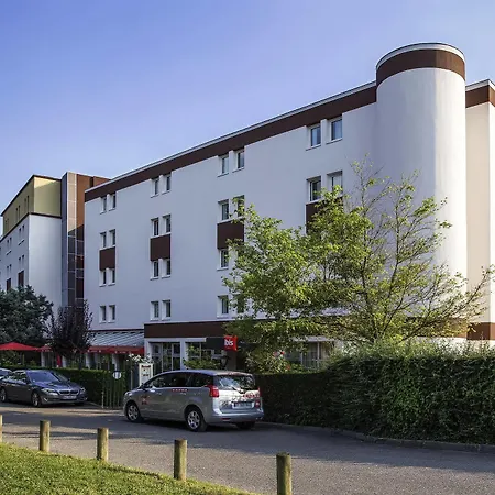 Ibis Paris Velizy 3* מדון