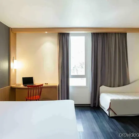 Ibis Paris Velizy