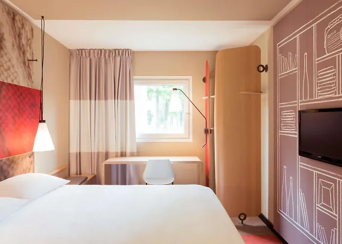 Ibis Paris Velizy 3*