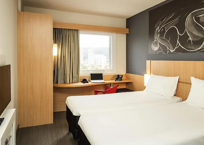 Ibis Paris Velizy 호텔 뫼동