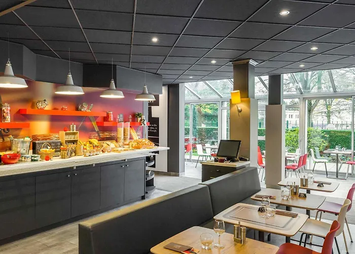 Ibis Paris Velizy 3*