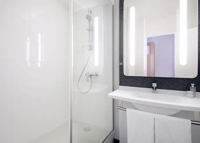 Ibis Paris Velizy Hotel