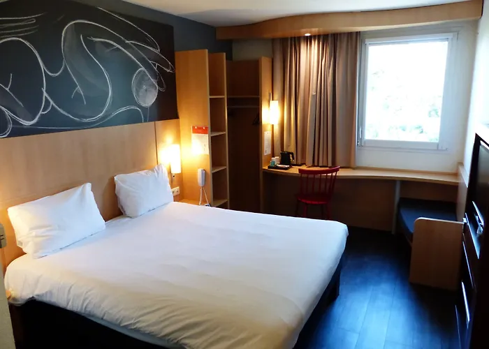 Ibis Paris Velizy