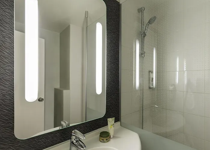 Ibis Paris Velizy מלון